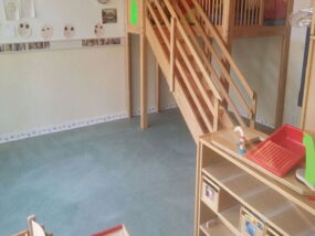 gereinigter und desinfizierter Teppichboden im Kindergarten