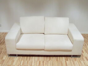 weißes Designer Sofa nach unserer Polsterreinigung
