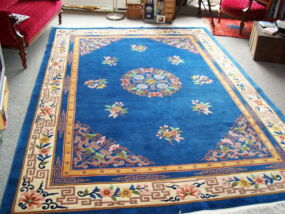 blauer China Wollteppich nach der Teppichwäsche