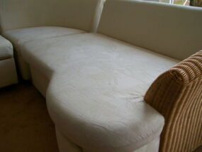 gereinigte Couch mit Rattan
