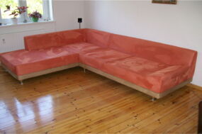 Wenn Ihre Couch nach unserer Polsterreinigung wieder so sauber ist, wie diese Eckcouch, dann lohnt es sich, wenn sie unsere Pflegetips beachten und befolgen.