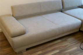 Eine nicht nur nahmhaste sondern auch sehr teure Designer Couch nach unser Polsterreinigung. In dieser Preisklasse ist eine Polsterreinigung immer die günstigere Alternative.
