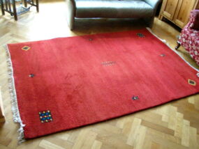 roter Gabbeh Teppich nach Teppichreinigung