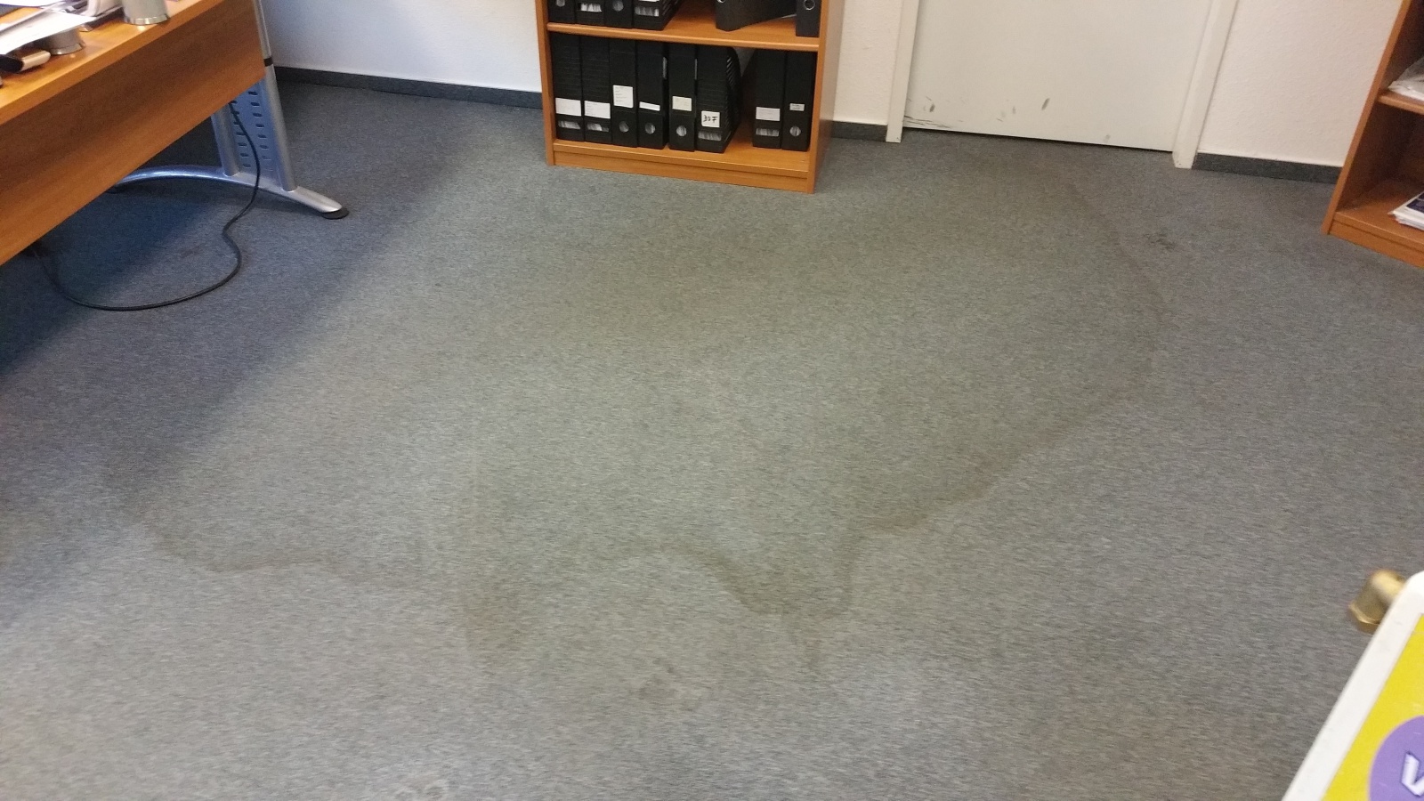 Teppichboden Im Büro mit großen Fleck